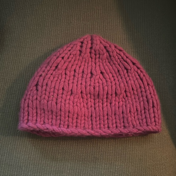 Dark pink cashmere beanie - Picture 1 of 3